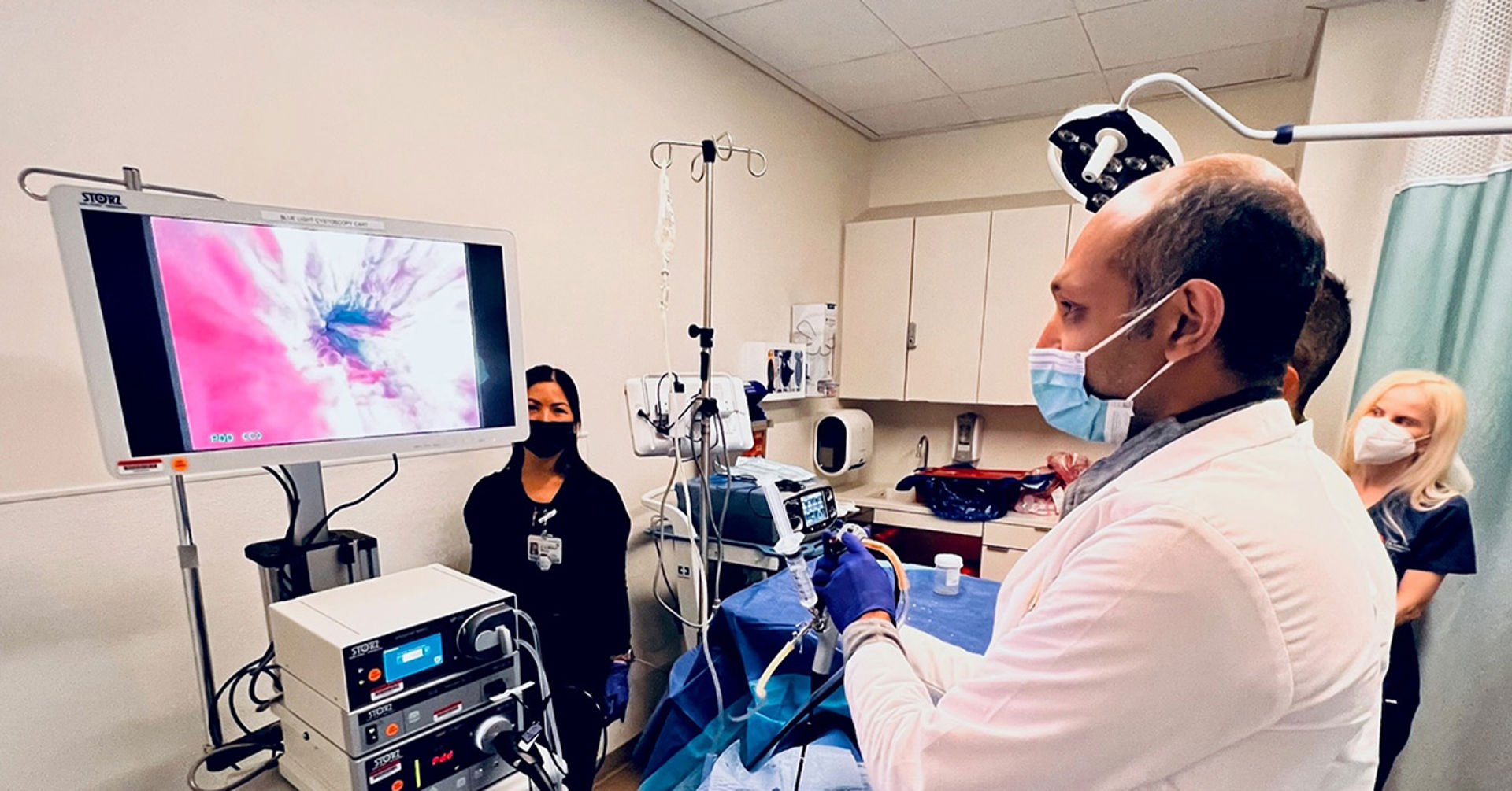 UC San Diego Health’s Aditya Bagrodia, MD, performs a flexible blue light cystoscopy procedure.